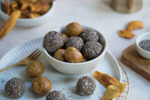 Energyballs mit Mango und Keks