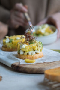 So lecker: Süßkartoffeltoast mit Mango-Salsa