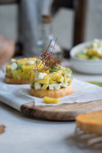 Süßkartoffeltoast mit Mango-Salsa