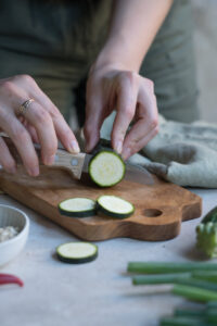 Zucchini passt super in die Pfanne!