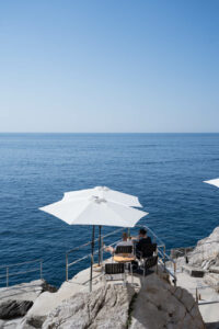 Sonnenschirme am Meer