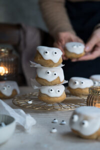 Geister-Muffins mit Zuckerguss