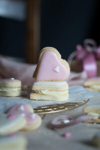 Doppelkeks mit weißer Ganache