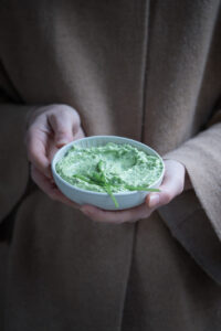 Bärlauch-Dip mit Frischkäse und Feta