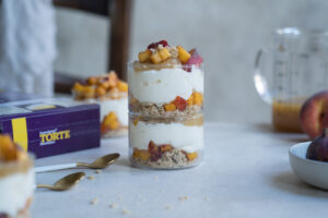 Pfirsich-Schichtdessert