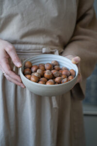 Haselnüsse in Schale