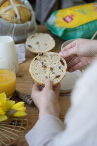 aufgeschnittene Hot Cross Buns