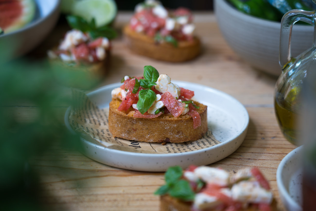 Bruschetta mit Wassermelone und Feta