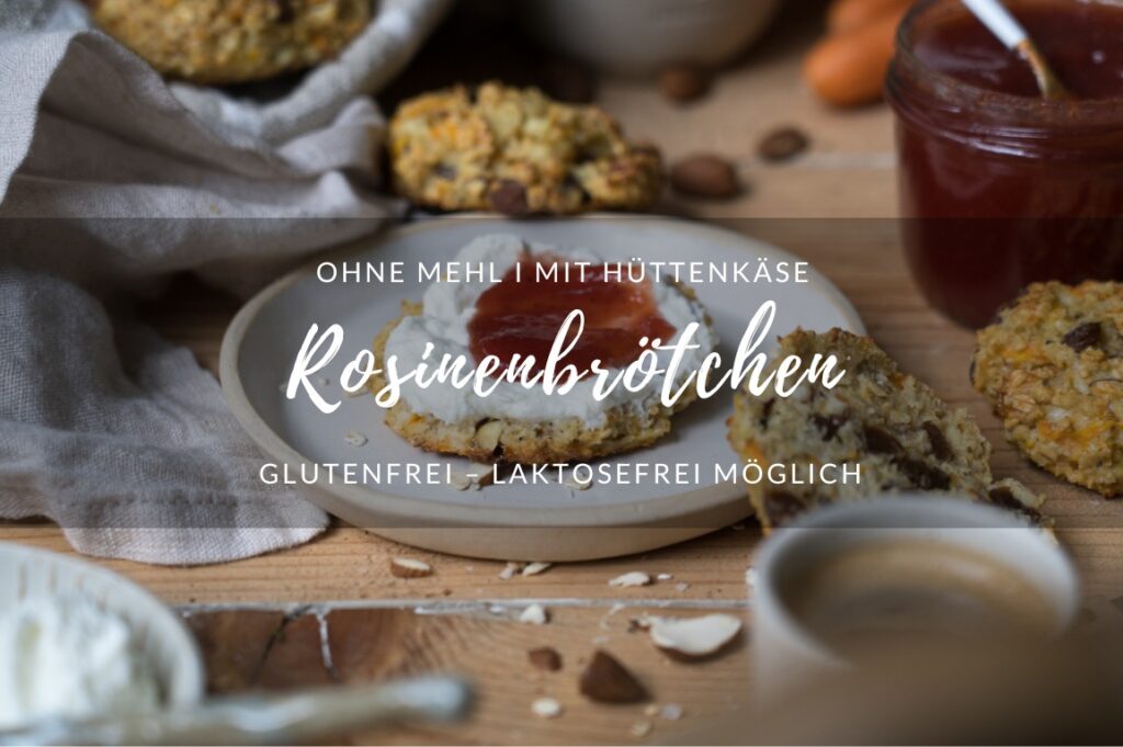 Gesunde Rosinenbrötchen mit Hüttenkäse, Haferflocken, Möhre, ohne Mehl, Rezept.