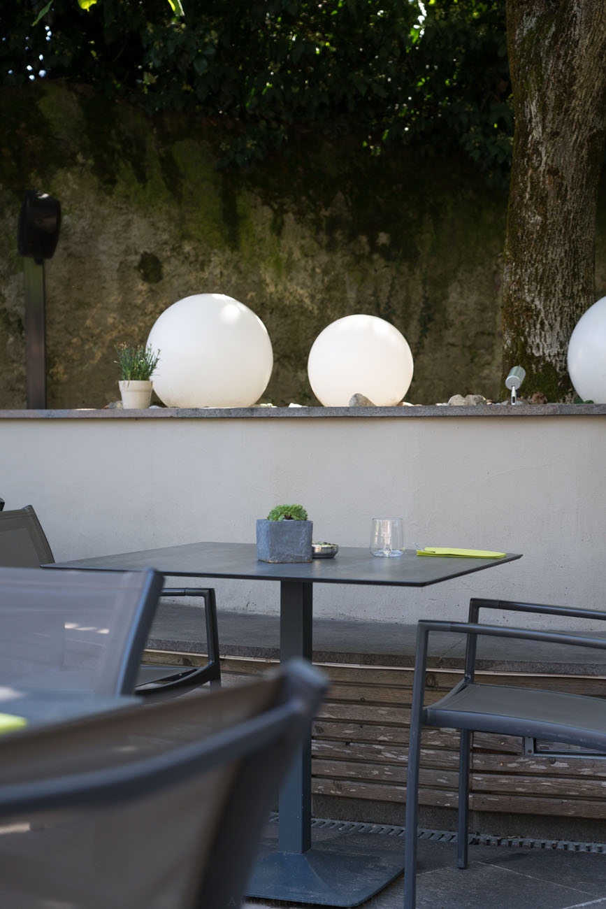 Der Außenbereich des Restaurant Masatsch in Oberplanizing, Kaltern Südtirol.
