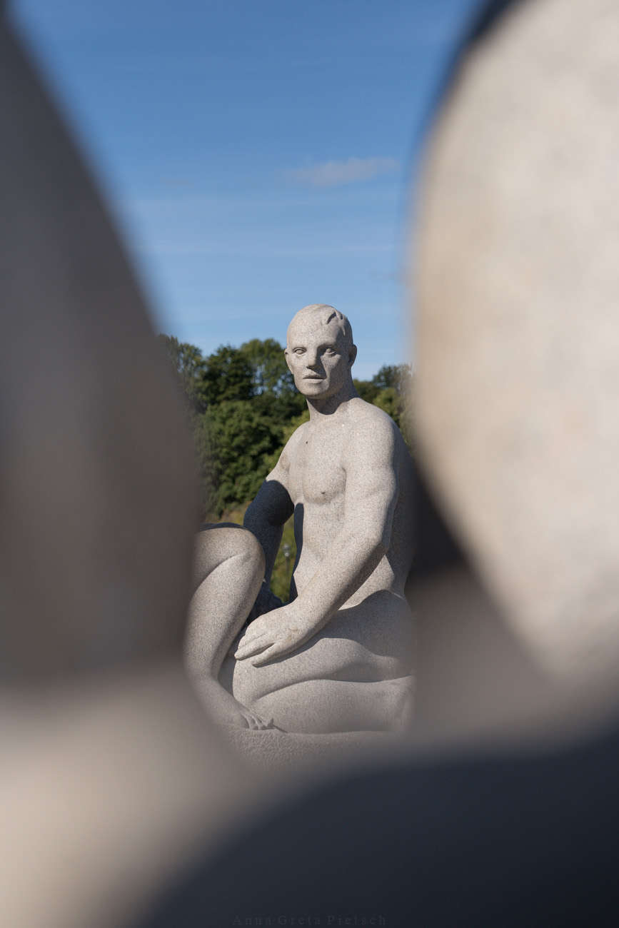 Eine Skulptur aus Granit im Vigelandpark, Oslo, Norwegen