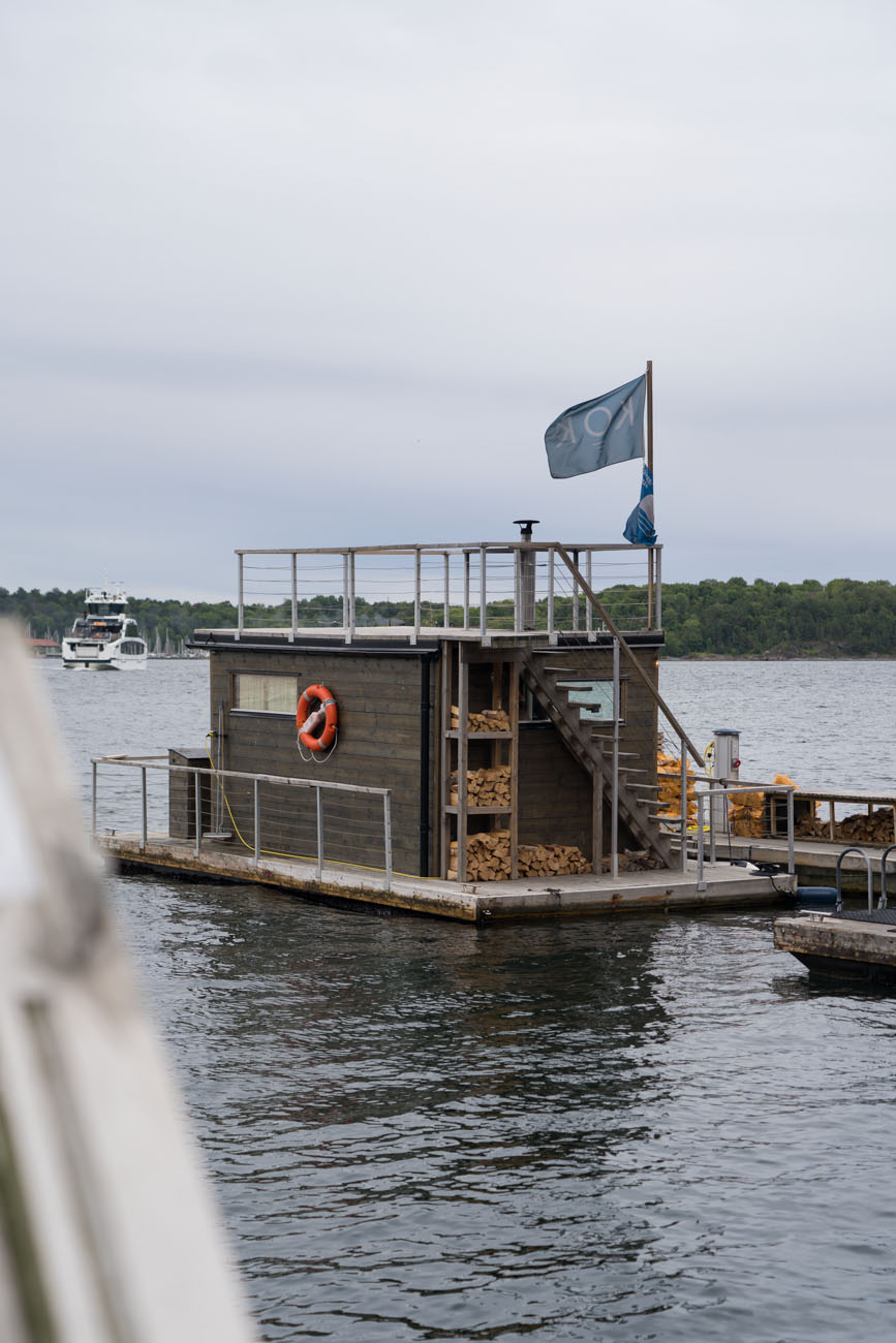 Eine schwimmende Sauna auf dem Oslo-Fjord.