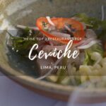 Ein weiß eingedeckter Tisch mit einem Teller voller Ceviche. Ein Blogbeitrag mit Restauranttipps für Ceviche-Restaurants in Lima.