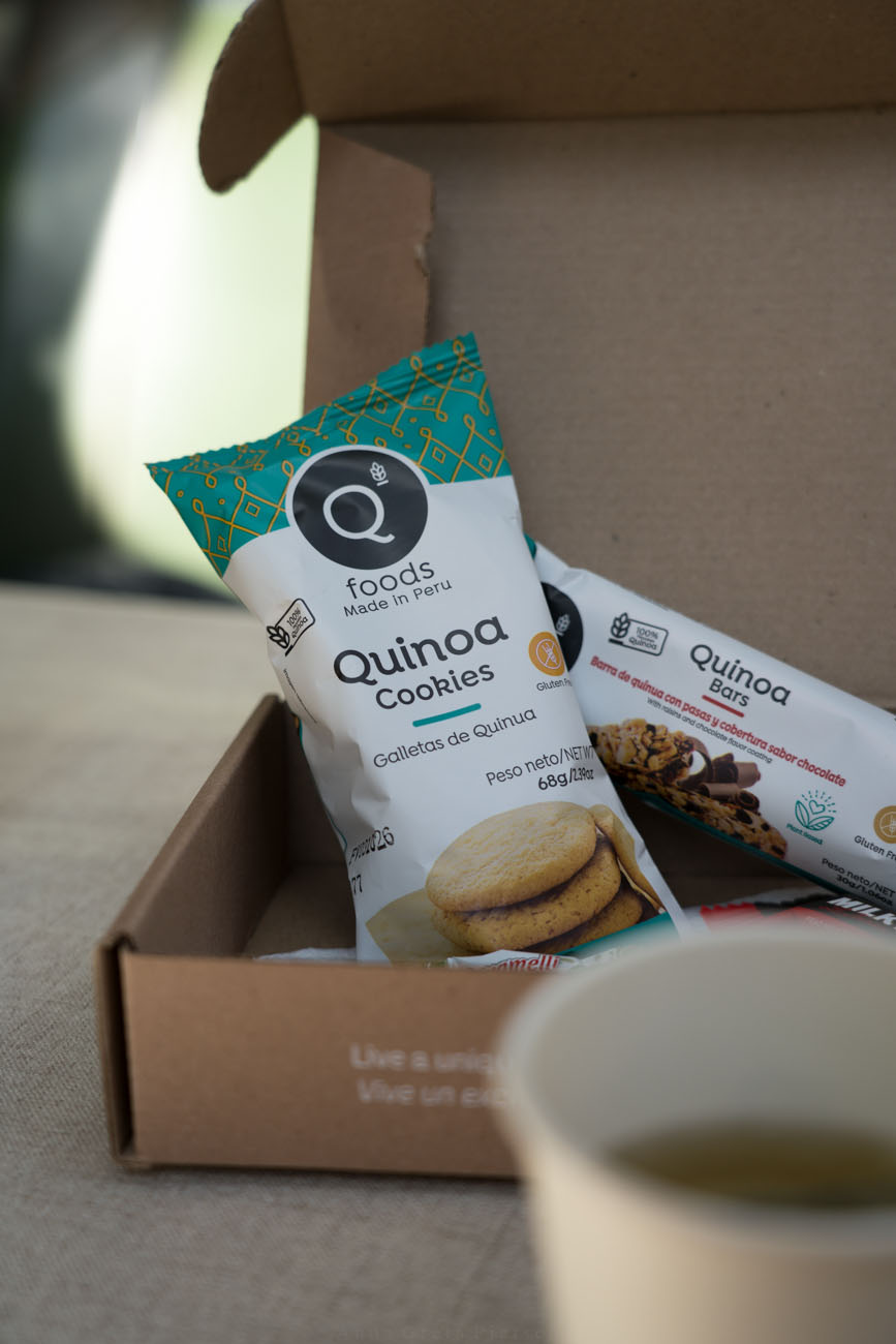Quinoa-Snacks in einer Pappbox.